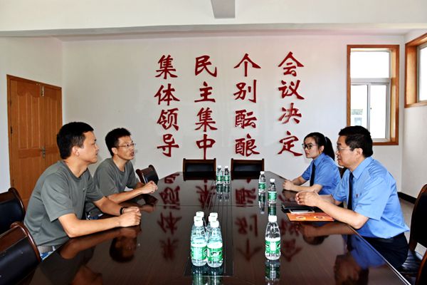 军检座谈话双拥。郝万婷 摄.jpg