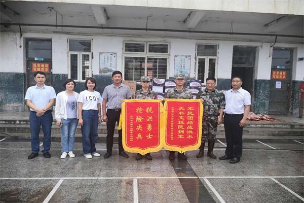 抗洪.jpg