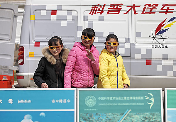 3、戴上红蓝眼睛畅游在神奇的3D世界.jpg