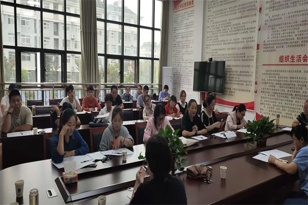 府城镇云霁社区开展人口普查、“厉行节约，反对浪费”宣传活动.jpg