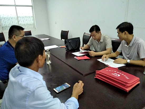 杨登峰调研脱贫攻坚.jpg