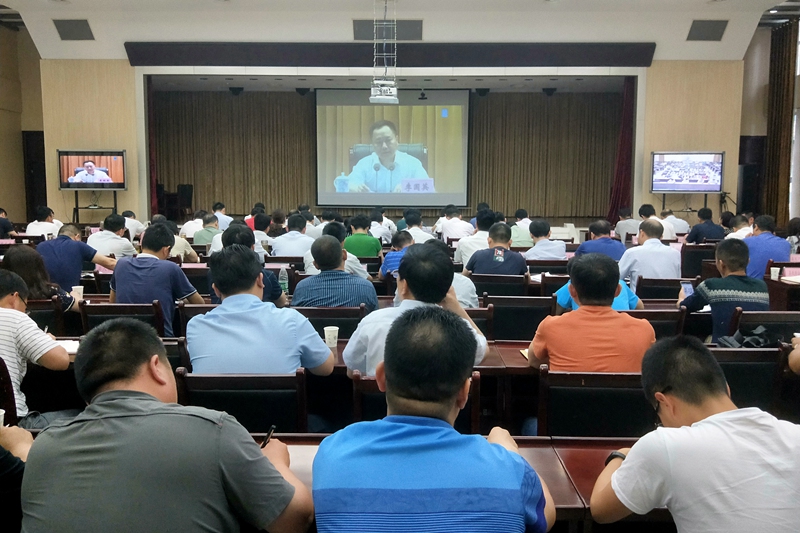 我县组织收听收看省安委会第二次全体会议暨全省安全生产工作电视电话会议.jpg