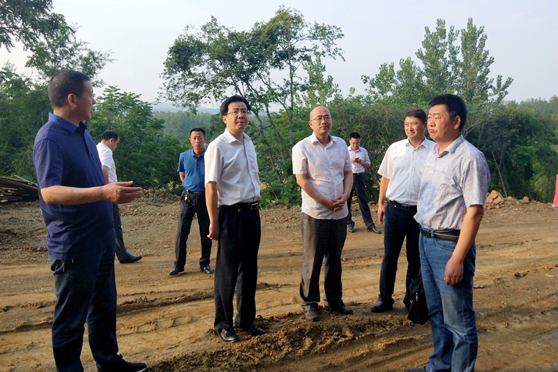 县委副书记、代县长罗圣权带队调研南部山区项目建设情况.jpg