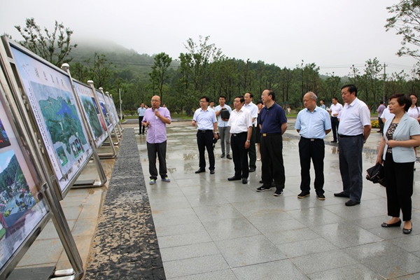 巡查组检查南部旅游景区改造提升工程.jpg
