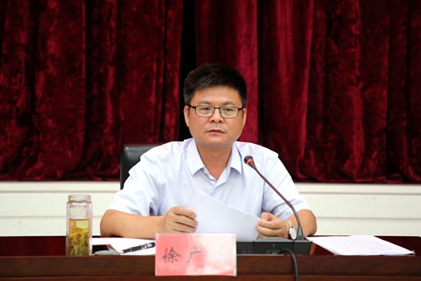 2.县委书记、县扶贫开发领导小组组长徐广友讲话.JPG