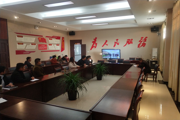 凤阳县小岗村组织收看榜样3_副本.jpg