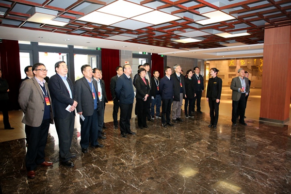 考察团一行参观大包干纪念馆.jpg