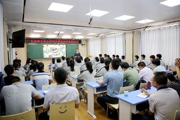 观摩课现场.jpg