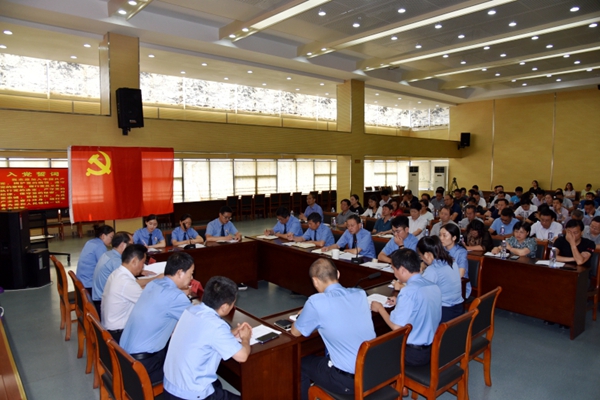 观摩组织生活会。郝万婷 摄.jpg