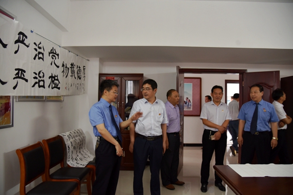 肖继根部长莅临指导。郝万婷 摄.jpg