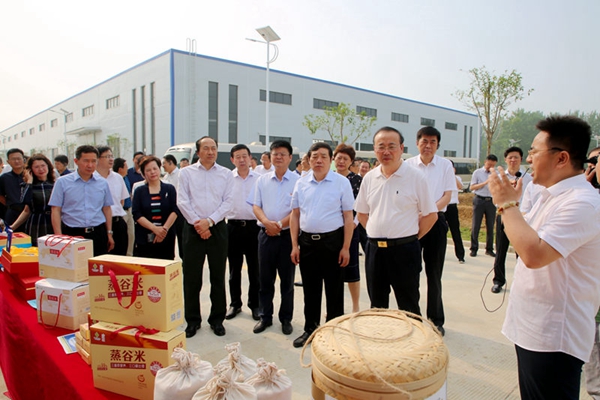 1.参观蒸谷米食品科技有限公司.JPG