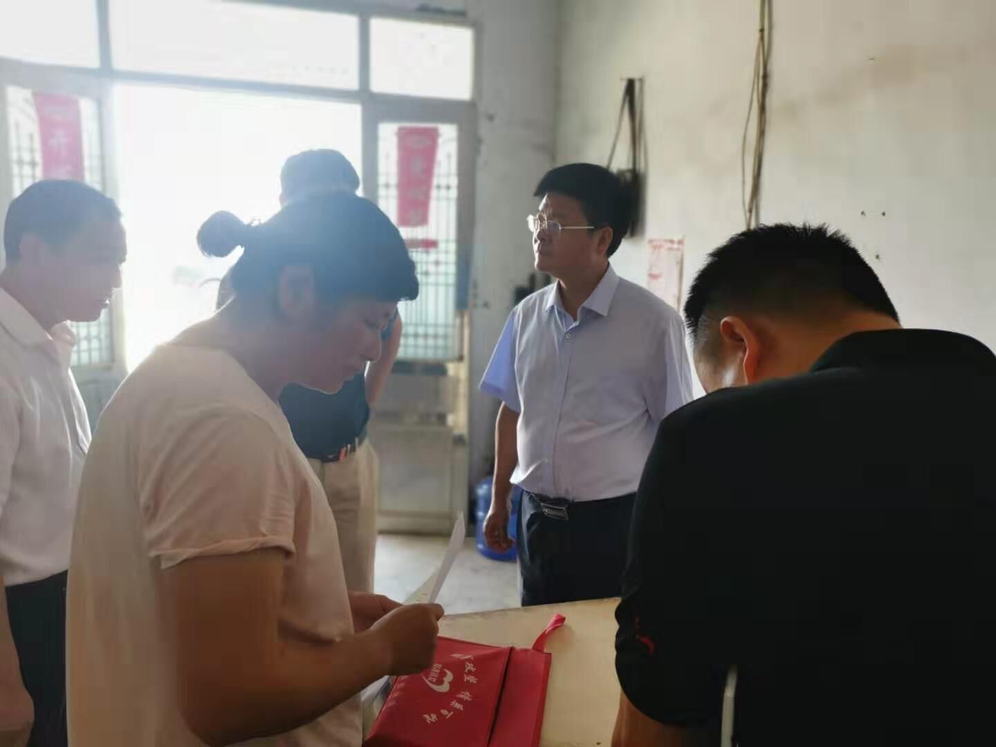 徐书记调研.jpg